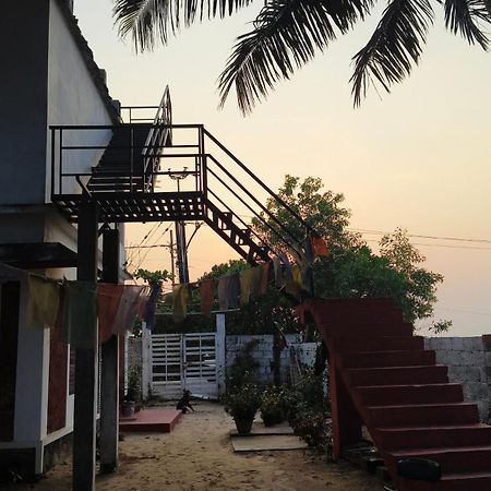 Funky Art Beach House Alappuzha Ngoại thất bức ảnh