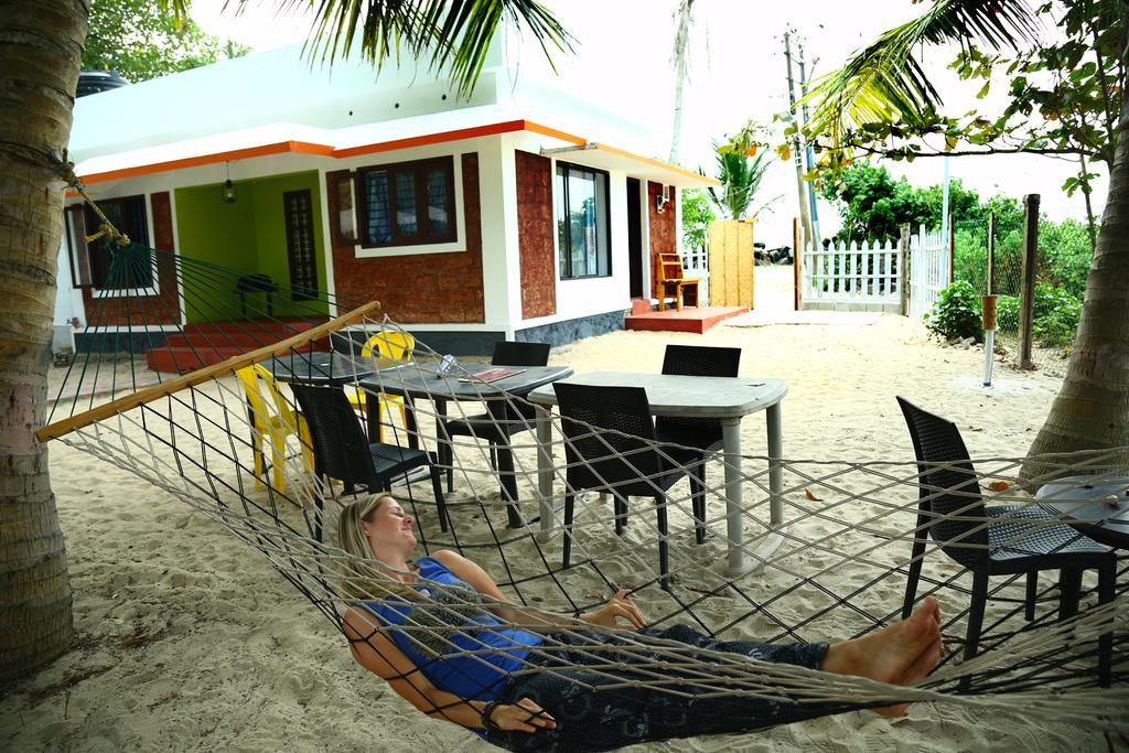 Funky Art Beach House Alappuzha Ngoại thất bức ảnh