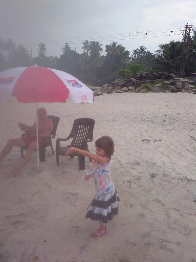 Funky Art Beach House Alappuzha Ngoại thất bức ảnh