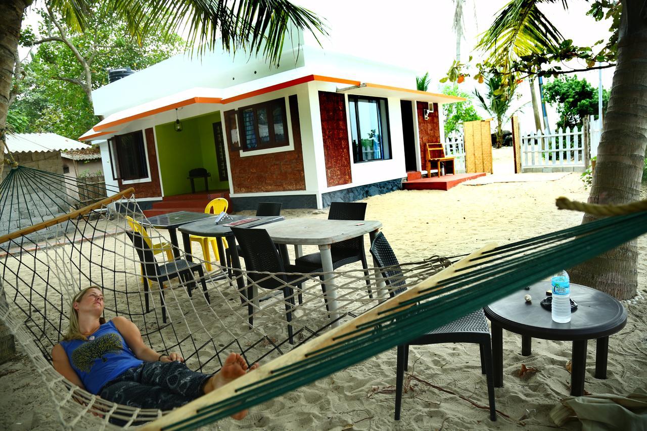 Funky Art Beach House Alappuzha Ngoại thất bức ảnh